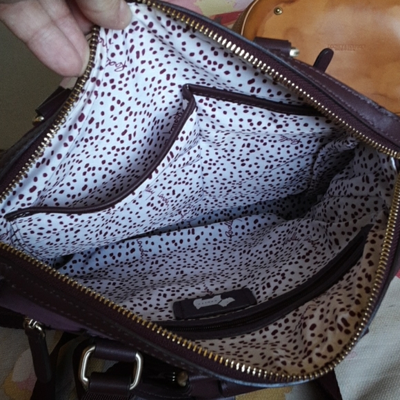 Converible Crossbody/backpack - Picture 4 of 6